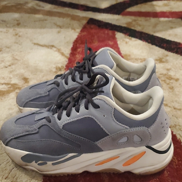 Boys Adidas Yeezy Gray and Orange Sneakers Sz 5 - Picture 5 of 7